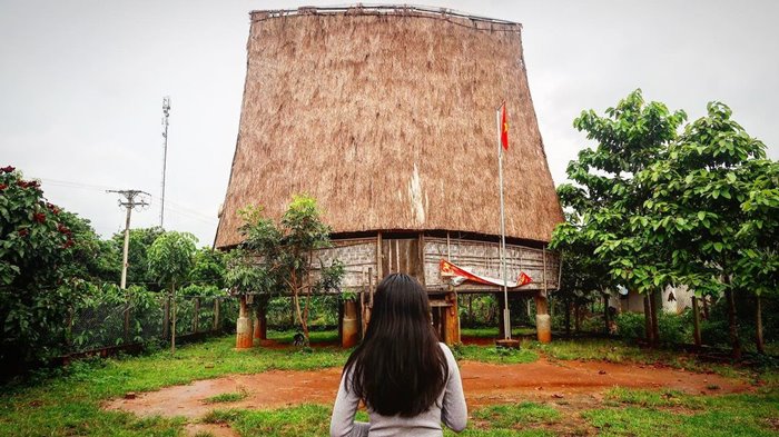 Name the beautiful communal houses in the Central Highlands: cultural symbols of the great land