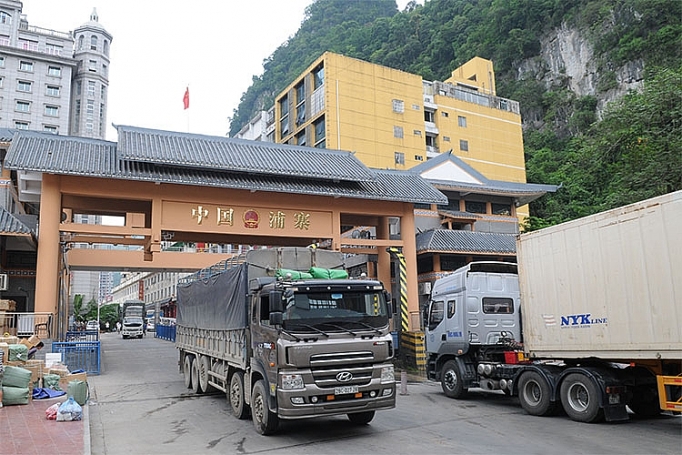 China shuts down its border gates with Vietnam