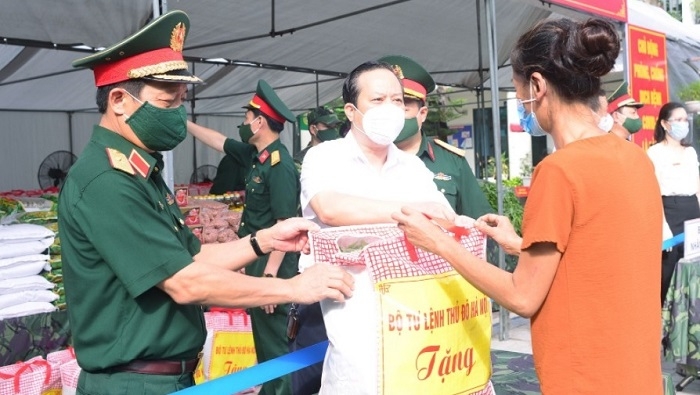 Gifts presented to needy people amidst COVID-19