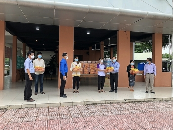 Hanoi Assists Laotian Localities in Fighting Pandemic