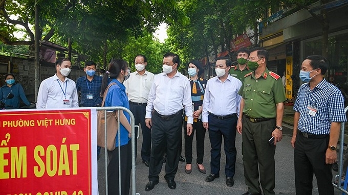 Hanoi Party leader asks Long Bien District not to neglect COVID-19 prevention