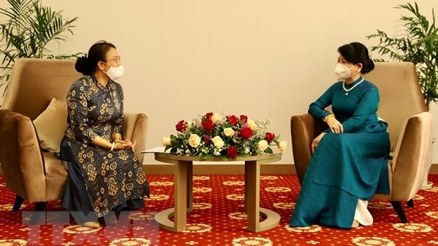 President's spouse receives representatives of Lao-Vietnamese bilingual language school