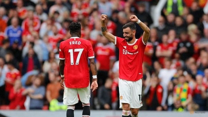 Fernandes fires hat-trick as Man United thrash Leeds in season opener