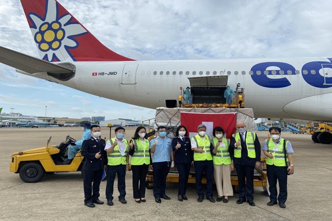 Switzerland sends 13 tons of medical supplies to Vietnam