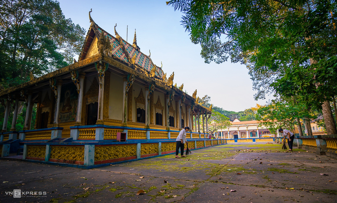 The Khmer temple is curious about the story of the 5 hoof pig