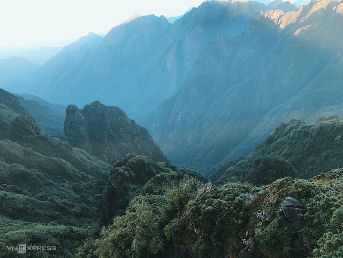 Top 10 highest mountains in Vietnam attract tourists