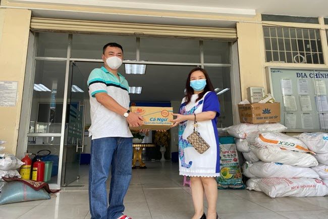 UOB Vietnam donates food to families affected by lockdowns in HCMC