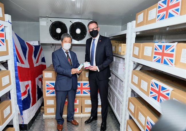 Vietnam takes delivery of 415,000 Covid-19 vaccine doses from UK