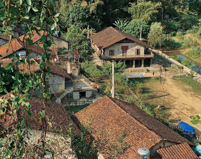 Visit the “unique” stone village in Cao Bang