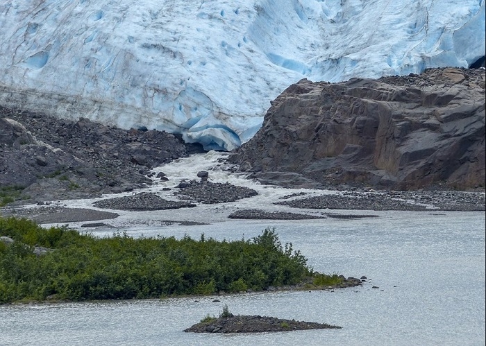 Sweden's once-highest peak loses 2 metres height in year as glacier melts