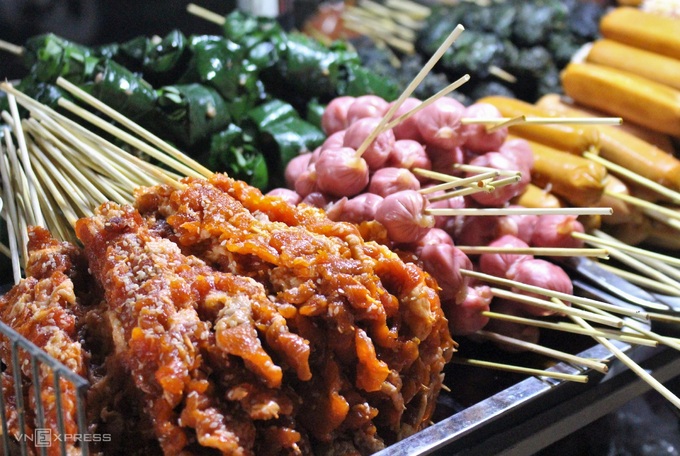 10 USD to eat all the Dalat night market