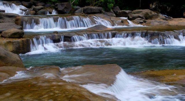 “Conquer” Ba Ho Stream to discover the beauty of the mountains and forests