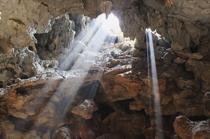 Dau Go Cave – a cave masterpiece on Ha Long Bay