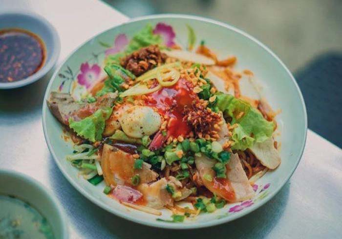 Enjoy the famous Sa Dec noodle soup at the right places to eat
