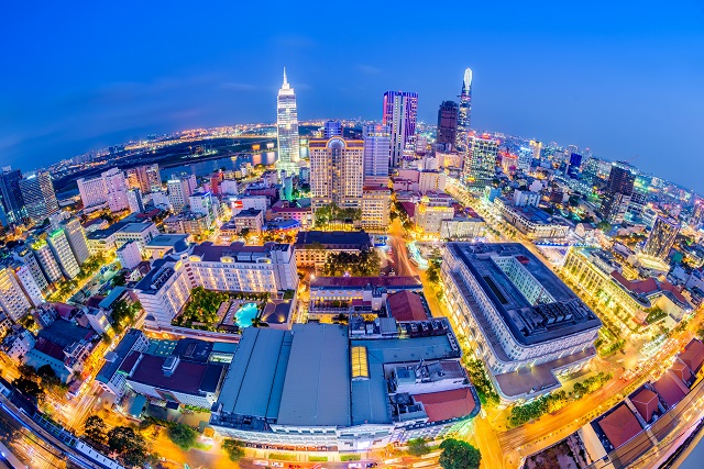 Street businesses in HCMC’s large expat community of D7 will resume very soon