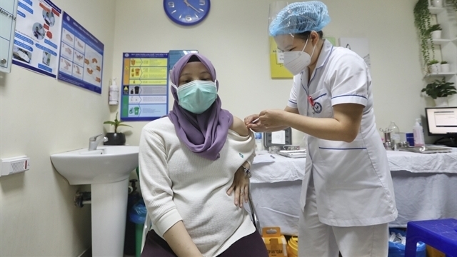 COVID-19: 4,000 foreigners vaccinated in Hanoi