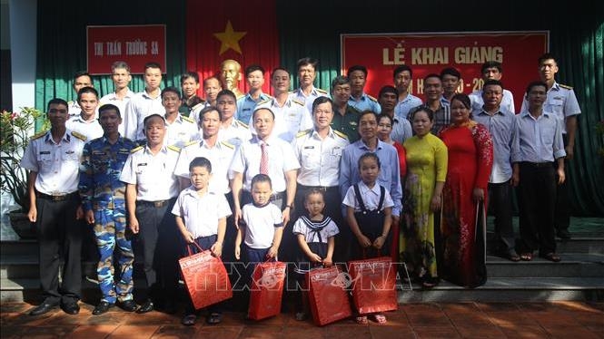 Elementary students in Truong Sa island district enter new school year