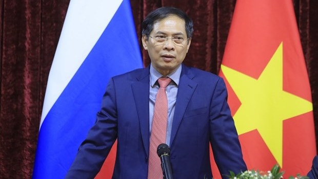 FM Bui Thanh Son meets Vietnamese community in Russia