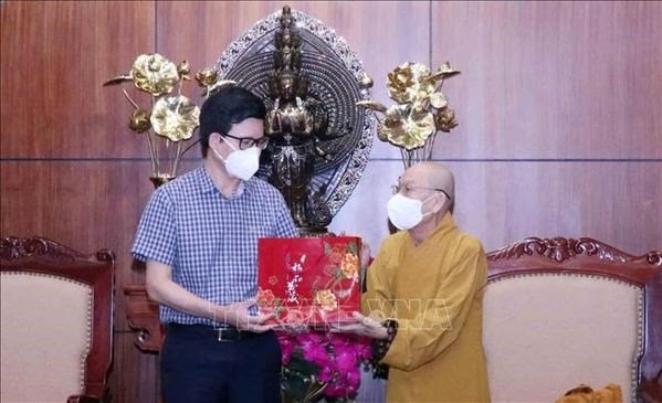 Go'vt committee accompanies Buddhist dignitaries, followers in HCM City COVID-19 fight: Official