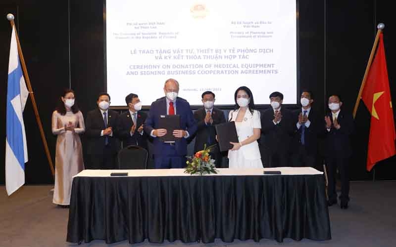NA Chairman witnesses signing of deals between Vietnamese and European firms