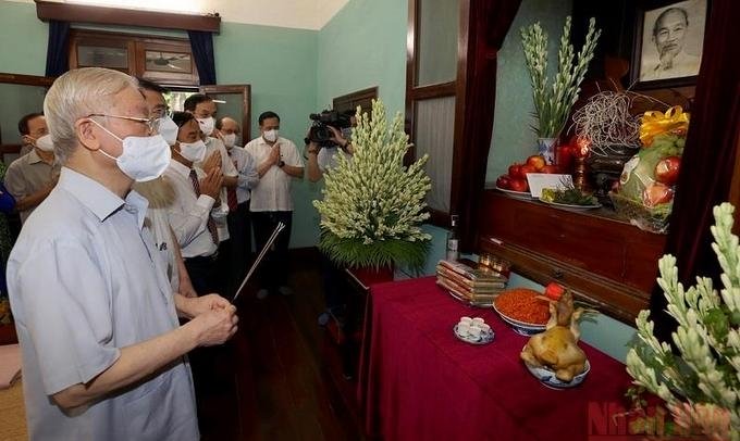 Party leader pays tribute to President Ho Chi Minh