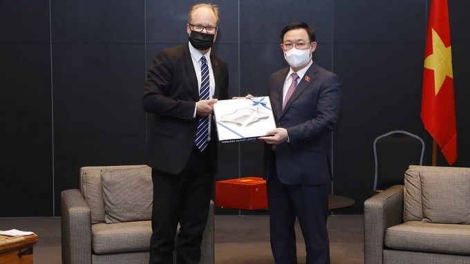 Top legislator receives Salo mayor, international entrepreneurs
