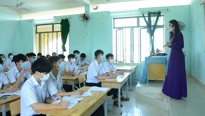 Twenty-five provinces and cities allow students to return to school