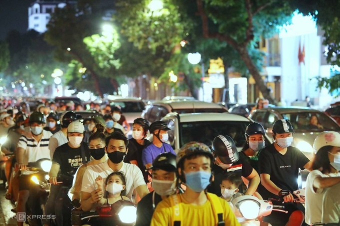 People poured into the street to play mid-autumn festival » Vietnam ...