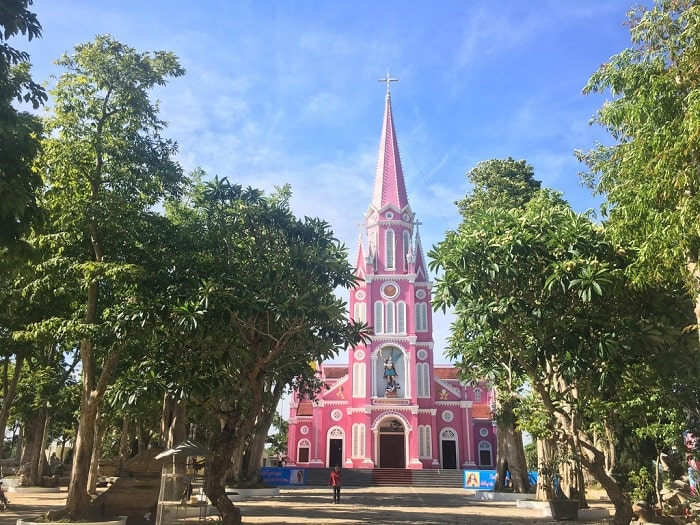 Pink church in Nghe An – sweet architecture with thousands of likes