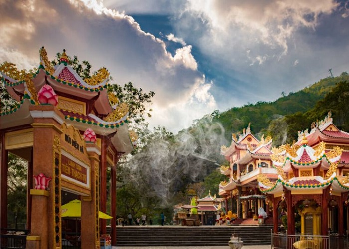 The most famous and attractive spiritual tourist destinations in Tay Ninh