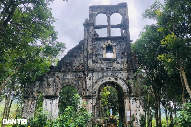 The mystery of the 100-year-old ancient church at the foot of Chu Dang Ya volcano