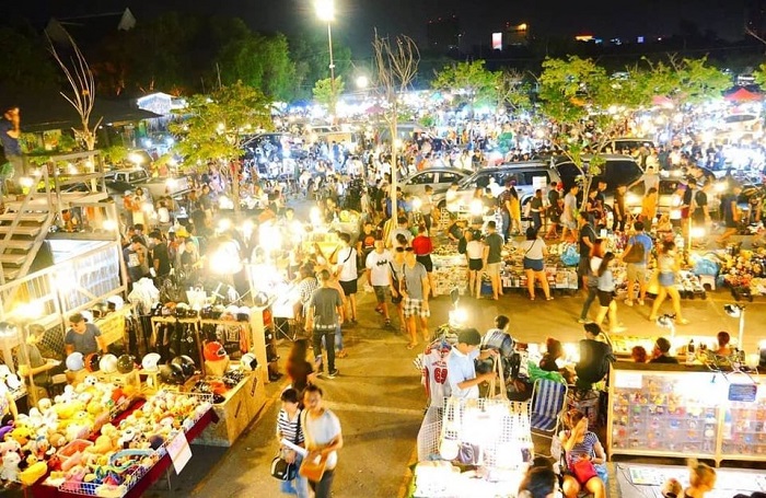 What does Binh Duong have to do at night? Suggest the most interesting destinations when Binh Duong lights up
