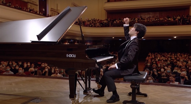 Canadian wins prestigious Chopin piano competition