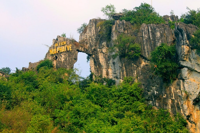 Capture the beauty of the famous Phai Ve Mountain flagpole in Lang Son