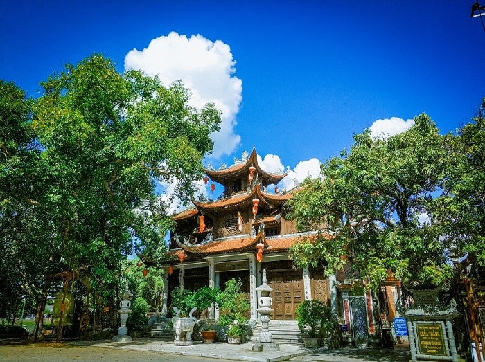 Find the ancient features of Lang Son Citadel Pagoda