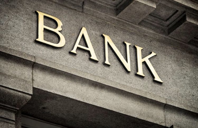 Man in Nha Trang fined for going to a bank as authorities considered as an unnecessary trip
