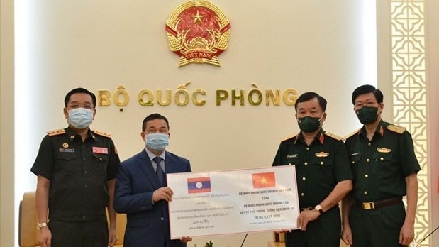 Vietnam assists Lao Defence Ministry with medical supplies