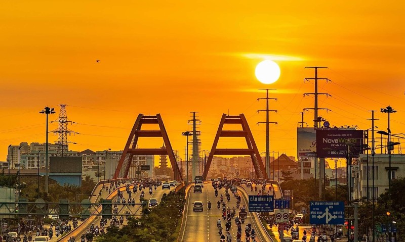 Vietnam sees the lowest daily rise in Covid cases since July as businesses resume production