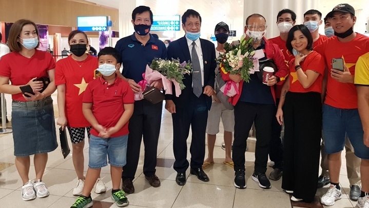 National team arrive in UAE, ready for clash with China