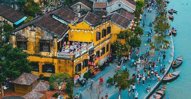 Vietnam aims to fully welcome foreign visitors by June 2022