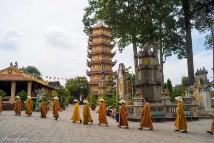 Visit Hoi Khanh Pagoda in Binh Duong to discover the longest reclining Buddha in Asia