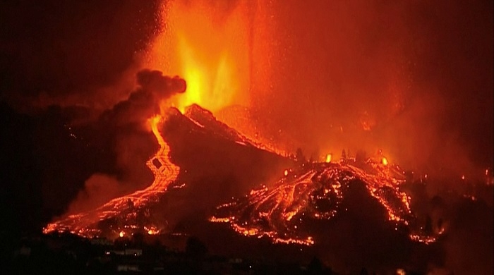 Spain's PM Sanchez vows to rebuild La Palma once eruption ends