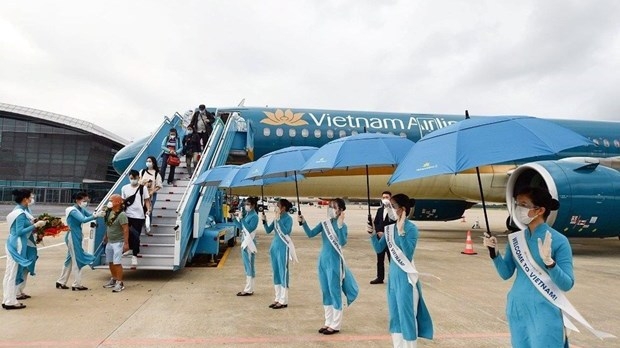 Vietnam Airlines operates first pilot flight carrying foreign visitors to Da Nang