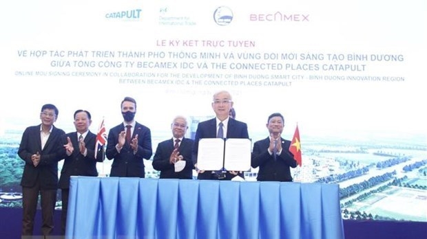 Vietnamese, British firms shake hands in developing Binh Duong smart city