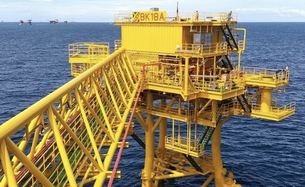 Vietsovpetro puts new generation unmanned mini oil rig into operation