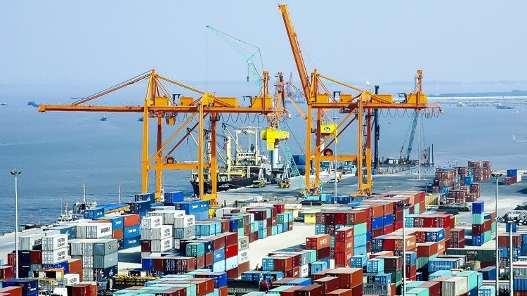 Volume of goods through seaports up 2 percent in 11 months