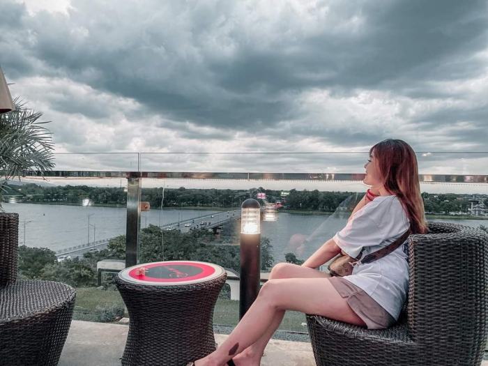 List of cafes with beautiful views of the Perfume River, save it so you can check-in