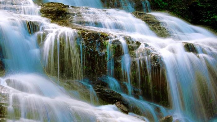The magnificent beauty of Toc Tien waterfall, Dong Chau forest in Quang Binh