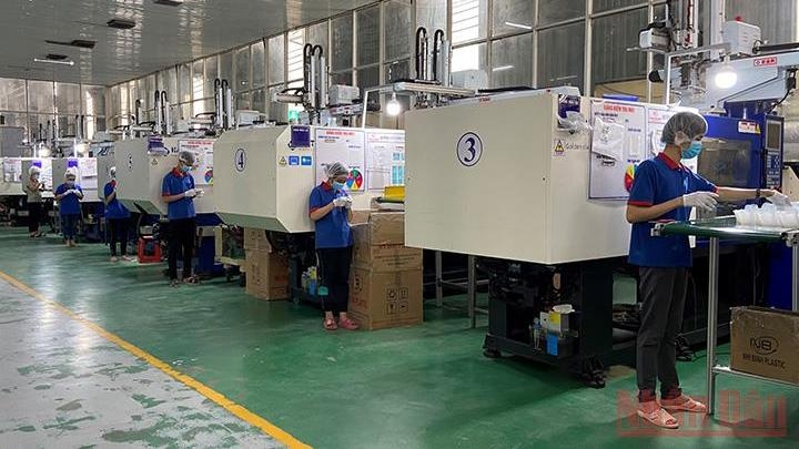 Work resumption rate in Vietnam reaches 70-75%: labour minister