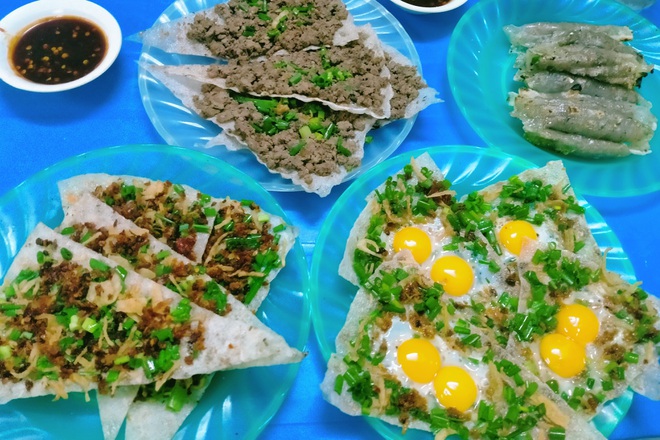 Pancakes – famous delicious snacks of Da Nang